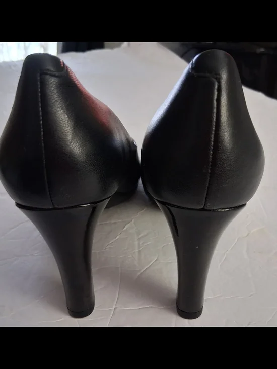 Anne Klein Black Leather Women's Pumps - Picture 3 of 6